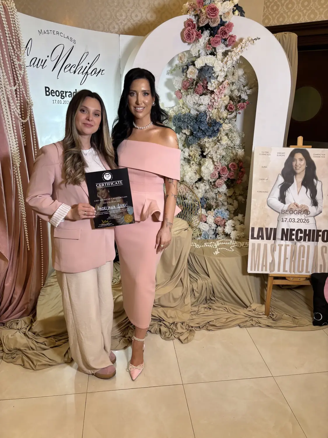 Andrijana Ljubić sa sertifikatom masterclass obuke šminkanja u Beogradu