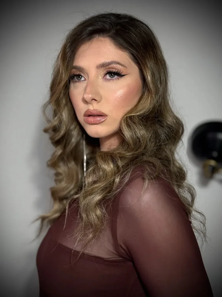 Glam šminka iz profila, rad Andrijane Ljubić
